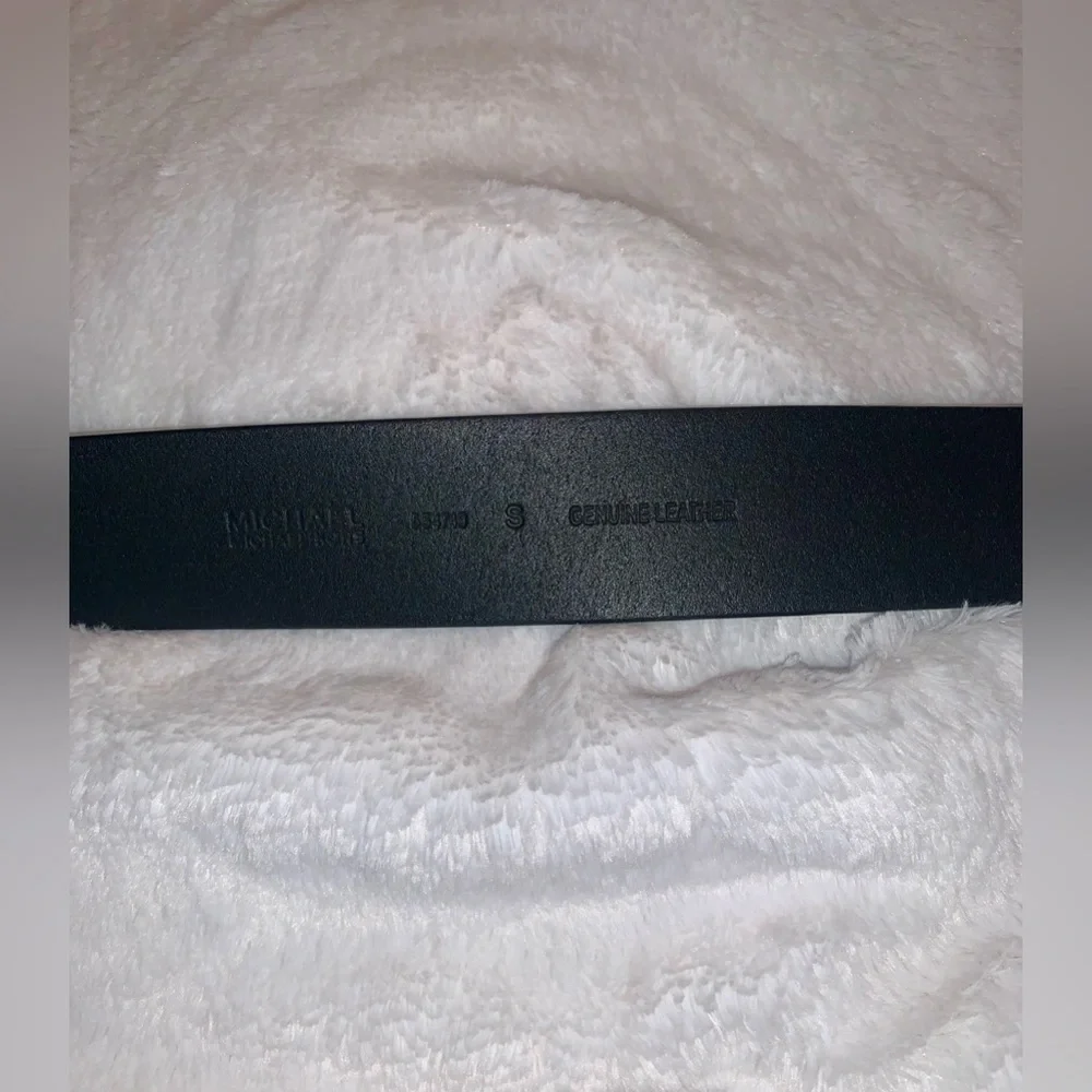 Michael Kors Leather Belt with MK Cutout Logo Disc Belt (Black/Silver; Small) - Picture 5 of 5